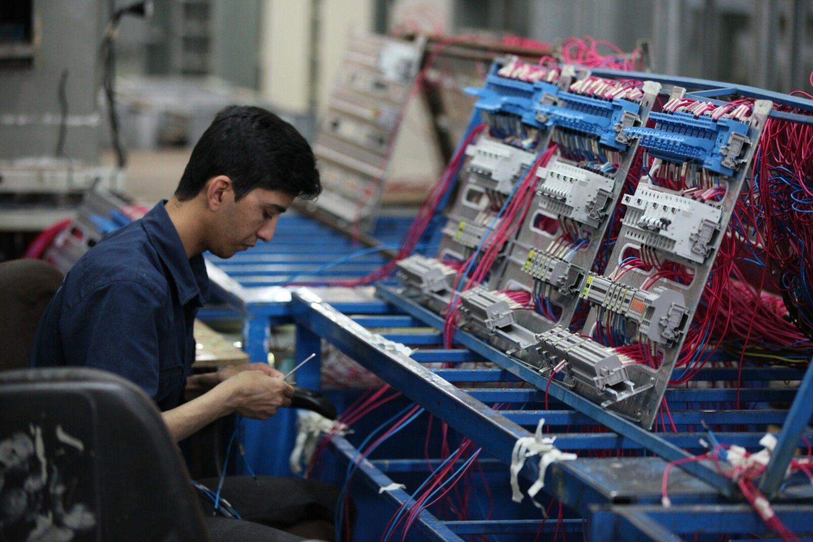worker in wire factory